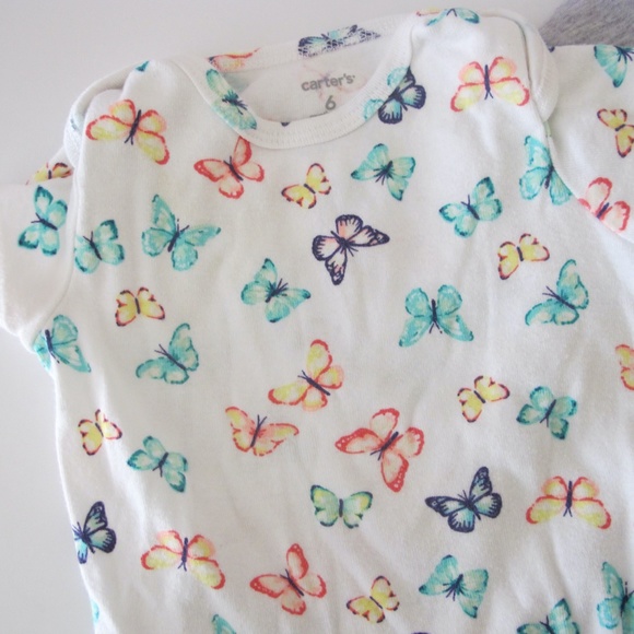 Bundle of 2 Carter's Onesie's Infant Baby Size 6 months GUC - Picture 3 of 4